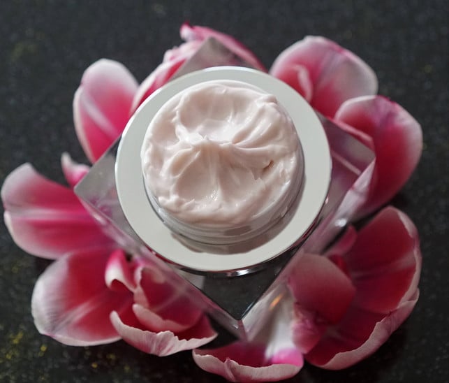 mastix-kommt-auch-bei-kosmetikprodukten-wie-creme-cc0-pixabay-photosforyou-201219_download Mastix kommt auch bei Kosmetikprodukten wie Cremes und Zahnpasta zum Einsatz.