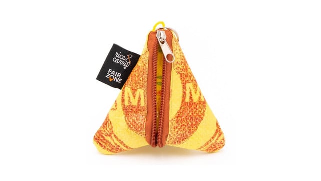 Nachhaltige Geschenke unter 10 Euro Praktisches Geschenk für unter zehn Euro: ein Festivalanhänger für die nötigsten Dinge