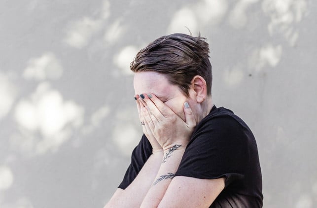 wenn-eine-person-stonewalling-ausuebt-liegt-dies-v-cc0-unsplash-sincerely-media-230522_download Wenn eine Person Stonewalling ausübt, liegt dies vor allem daran, dass sie sich emotional überfordert fühlt.