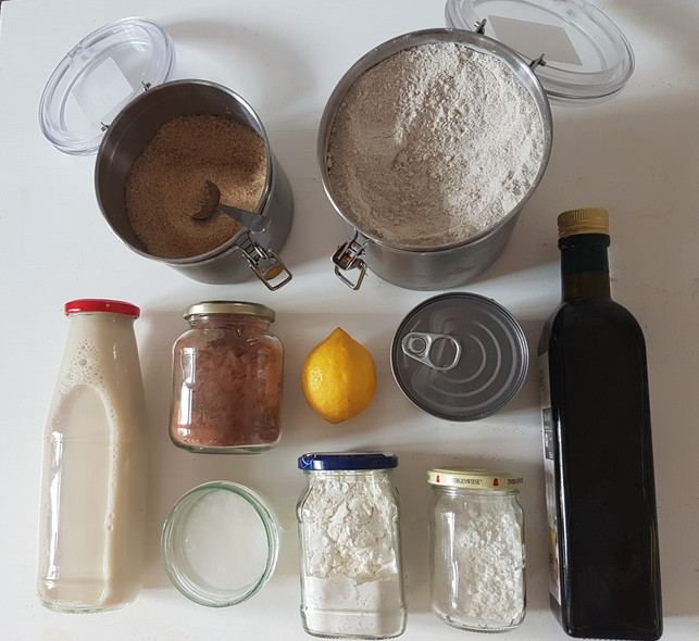 die-zutaten-fuer-selbst-gemachte-milchschnitte-charlotte-g-utopiade-180530_download Die Zutaten für selbst gemachte Milchschnitte.