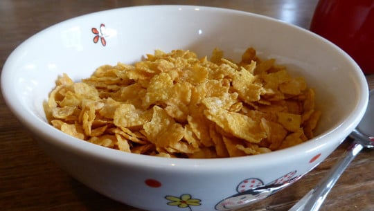 cornflakes-oekotest-pb-EstherMerbt-240424-1280x720 Dinkelflakes haben zwei Vorteile: Sie enthalten mehr Ballaststoffe und oft weniger Acrylamid.
