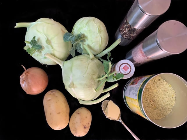 frischer-bio-kohlrabi-macht-kohlrabisuppe-besonder-utopia-baab-200608_download Frischer Bio-Kohlrabi macht Kohlrabisuppe besonders schmackhaft.
