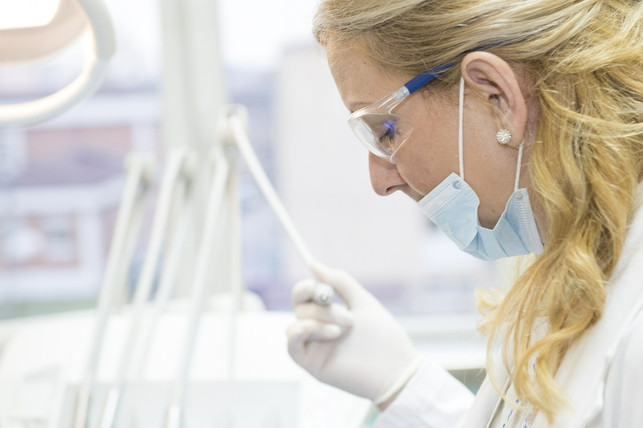 Regular-dentist visits-to-prevent or-pixabay Darkostojanovic-180329_Download Regular tooth cleaning prevents bad breath.