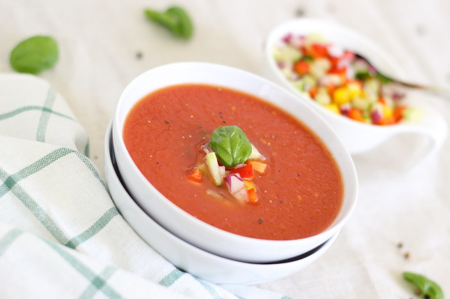 tomatensuppe-ist-der-klassiker-unter-den-suppen-un-cc0-public-domain-pixabay-einladung_zum_essen-180706_download Tomatensuppe ist der Klassiker unter den Suppen und darf auch auf deiner Party nicht fehlen.