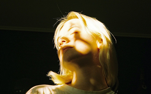 make-up-mit-lsf-reicht-in-der-regel-nicht-aus-wei-cc0--unsplash--krisjanis-kazaks-250716_download Make-up mit LSF reicht in der Regel nicht aus, weil du davon wahrscheinlich viel zu wenig aufträgst.