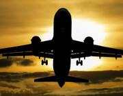 Biokerosin kann den Flugverkehr umweltfreundlicher machen.