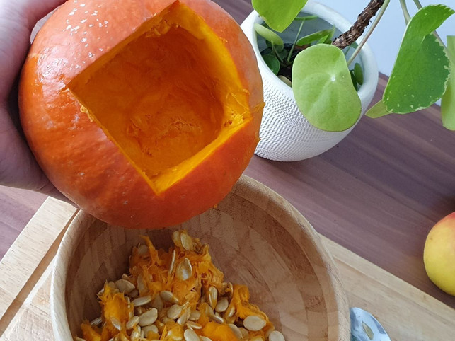 hoehle-den-kuerbis-noch-etwas-staerker-aus-wenn-du-i-luise-rau-utopia-230114_download Höhle den Kürbis noch etwas stärker aus, wenn du ihn schnitzen möchtest.