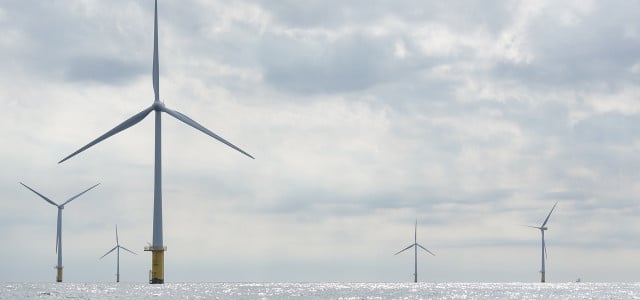 In Cuxhaven werden Windräder abgebaut und ein Holzkohlekraftwerk gebaut.