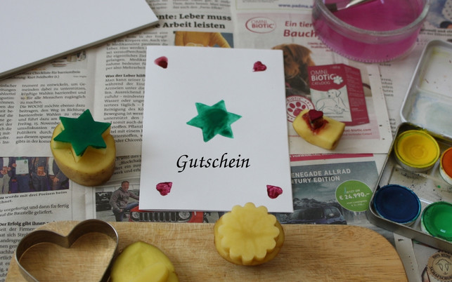 gutschein-basteln-mit-kartoffeldruck-ist-sehr-einf-maria-hohenthalutopia-191202_download Gutscheine mit Kartoffeldruck zu basteln ist ganz einfach.