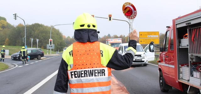 Verkehrsunfall mit Feuerwehreinsatz