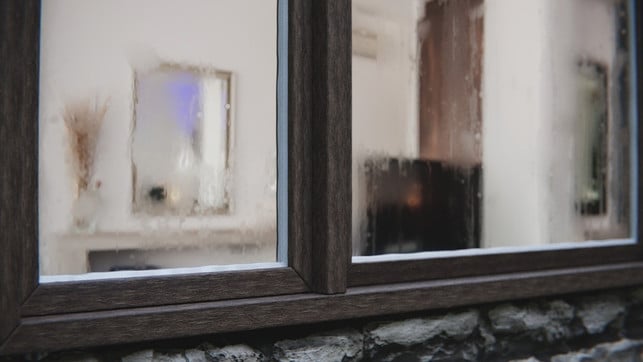 stark-beschlagene-fenster-sind-ein-zeichen-fuer-zu-cc0-pixabay-aenigmatis-3d-171211_download Stark beschlagene Fenster sind ein Zeichen für zu hohe Luftfeuchtigkeit.