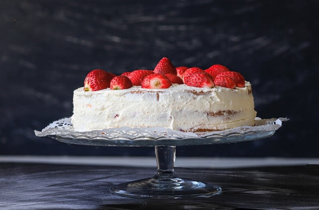 ein-sommerlicher-erdbeerkuchen-gelingt-auch-ohne-b-cc0-pixabay-hajnal-photography-240514_download Ein sommerlicher Erdbeerkuchen gelingt auch ohne Backen.