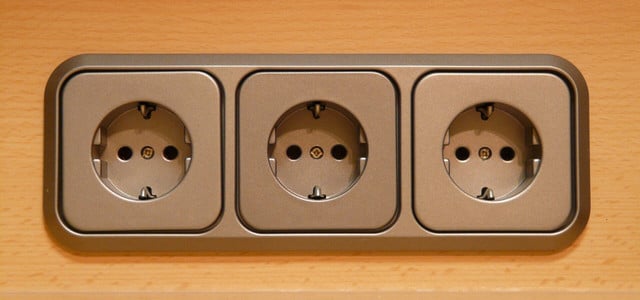 Stecker ziehen bei Geräten