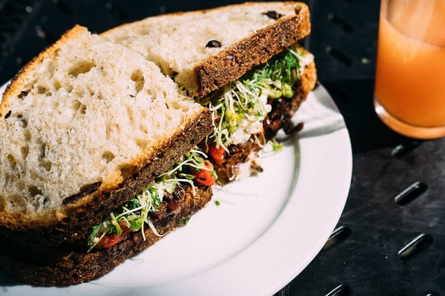 egal-ob-auf-dem-brot-oder-im-salat-alfalfa-spross-cc0-pixabay-jaymantri-190609_download Egal ob auf dem Brot oder im Salat, Alfalfa-Sprossen schmecken immer gut.
