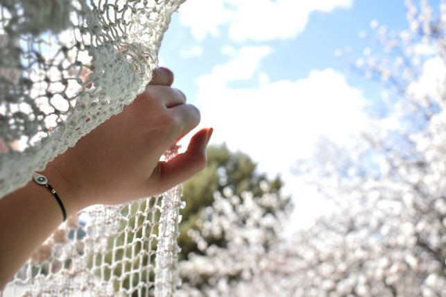 ein-vorhang-ist-ein-sehr-flexibler-sichtschutz-fuer-cc0-pixabay-popovich-200517_download Ein Vorhang ist ein sehr flexibler Sichtschutz für den Balkon.