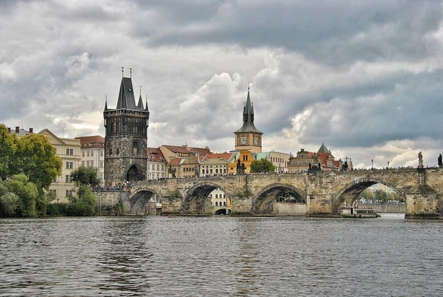 per-eurocity-kommst-du-schnell-nach-prag-cc0-pixabay-duernsteiner-220318_download Per Eurocity kommst du schnell nach Prag.