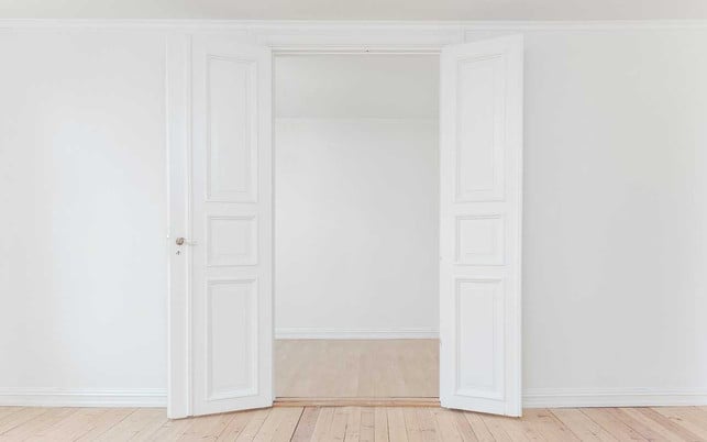 luftfeuchtigkeit-luften-tur-offen-wohnung-pb-stocksnap-221108-1280x800 brandis verbraucherzentrale lüften luftfeuchtigkeit tür offen