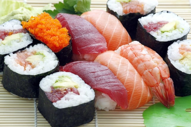 klassische-sushi-mit-lachs-cc0-pixabay-designnprint-190516_download Sushi ist zu einem beliebten Trendgericht geworden.