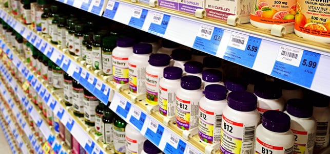 Vitamin Pillen Präparate Vitaminpillen und VItamin B12 gegen Mangel: nicht ohne ärztlichen Rat einnehmen
