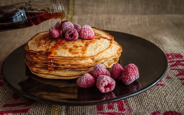 pancakes-koennen-auch-auf-gesunde-weise-mit-bananen-cc0-pixabay-piviso-190316_download Pancakes können auch auf gesunde Weise mit Bananen und Haferflocken zubereitet werden und werden so zu einem nährstoffreichen Frühstück.