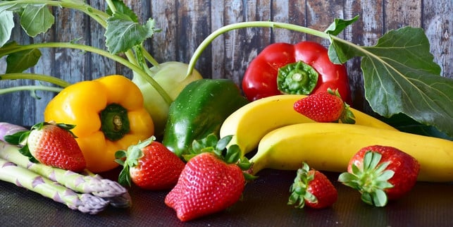 bei-einer-ausgewogenen-ernaehrung-sollten-obst-und-cc0-pixabay-ritae-190206_download Kein Ernährungsmythos: Bei einer ausgewogenen Ernährung sollten Obst und Gemüse mengenmäßig den größten Anteil haben.