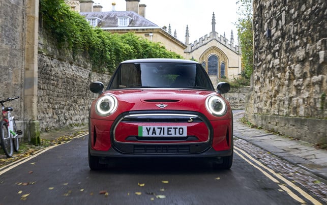 mini-cooper-se-elektroauto Der elektrische Mini Cooper ist auch als Gebrauchtwagen zu empfehlen.