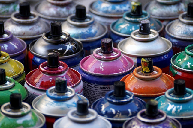 spraydosen-gelten-als-sondermuell-und-muessen-dement-cc0-pixabay-165106-241015_download Spraydosen gelten als Sondermüll und müssen dementsprechend bei einer Schadstoffsammelstelle abgegeben werden.