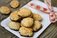 marzipan-macht-die-kokosmakronen-schoen-saftig-cc0-pixabay-einladung_zum_essen-181031_download Kokosmakronen: Das Marzipan im Rezept macht dieses Weihnachtsgebäck besonders saftig.