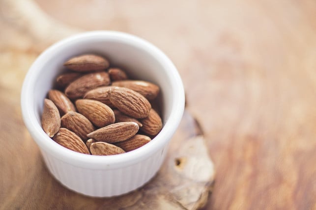 mandeln-sind-ein-beliebtes-trend-und-fitnessfood-cc0-pixabay-free-photos-190503_download Mandeln sind ein beliebtes Trend- und Fitnessfood. Ihr Anbau ist jedoch nicht unproblematisch.