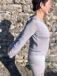 mit-dieser-uebung-kannst-du-den-kapuzenmuskel-kraeft-martina-naumannutopiade-190108_download Mit dieser Übung kannst du den Kapuzenmuskel kräftigen.