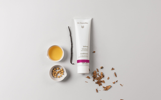 DRH_Niagara_Utopia_Slide5_Spuelung_1280x800px Dr. Hauschka Haarpflege Spülung