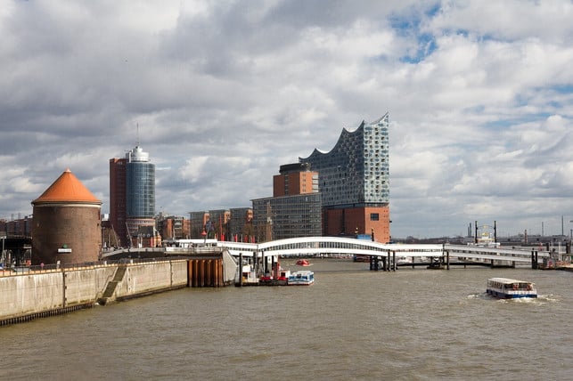 die-faehren-in-hamburg-fahren-mit-hvo-cc0-pixabay-rcvd-190207_download Die Fähren in Hamburg fahren mit HVO.