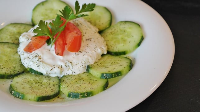 gurkensalat-ist-im-sommer-sehr-erfrischend-cc0-pixabay-ritae-201112_download Gurken lagern: Gurkensalat ist im Sommer sehr erfrischend.