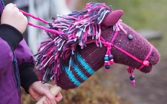 Hobby Horse Ein selbstgemachtes Steckenpferd aus alten Socken.