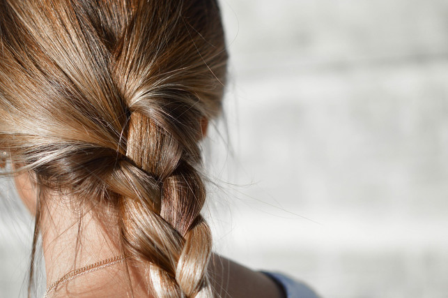 es-gibt-auch-stromlose-methoden-um-die-haare-zu-s-cc0-pixabay-pexels-220909_download Es gibt auch stromlose Methoden, um die Haare zu stylen.