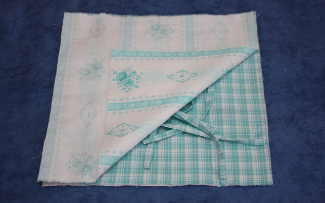 lege-die-stoffschichten-sorgfaeltig-zusammen-um-de-maria-hohenthal-utopia-191225_download Lege die Stoffschichten sorgfältig zusammen, um den Brotkorb zu nähen.