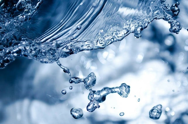 lauwarmes-wasser-kann-bei-frischen-curryflecken-he-cc0-pixabay-publicdomainpictures-200828_download Lauwarmes Wasser kann bei frischen Curryflecken helfen.