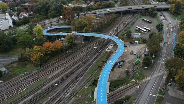 Stadt eröffnet beheizbare Radbrücke: Was das bringen soll