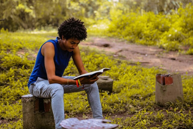 a-micro-habit-can-be-every-day-ten-pages-cc0-unsplash-gift-habeshaw-230330_download A micro habit can be reading ten pages of a book every day.