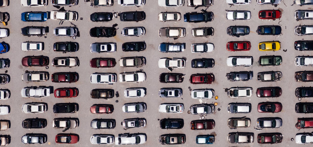 Studie pünktlich zum Autogipfel: Nur Maßnahmenkombi kann CO2 im Verkehr senken