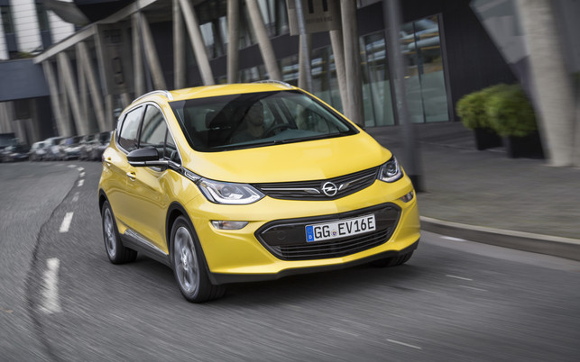 Opel Ampera-e Mit tatsächlichen 450 km Reichweite definitiv weit mehr als ein Stadtauto: der Opel Ampera-e macht Tesla Konkurrenz.