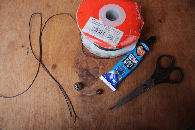 dieses-material-benoetigst-du-fuer-dein-makramee-arm-daniela-staberutopiade-200329_download Dieses Material benötigst du für dein Makramee-Armband.