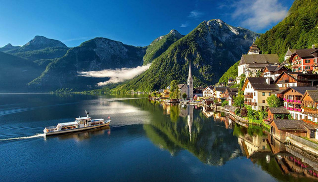 die-salzkammergutbahn-haelt-auch-in-hallstatt-cc0-pixabay-julius_silver-220810_download Die Salzkammergutbahn hält auch in Hallstatt.
