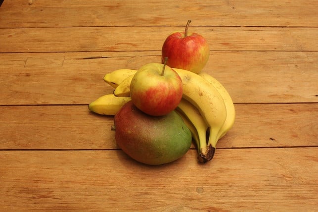 neben-aepfeln-und-bananen-reift-eine-mango-schnelle-cc0-pixabay-tabble-201122_download Neben Äpfeln und Bananen reift eine Mango schneller.