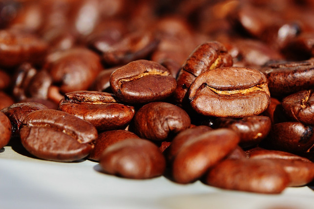 bei-kaffeebohnen-solltest-du-auf-qualitaet-und-fair-cc0-pixabay-alexas_fotos-180812_download Bei Kaffeebohnen solltest du auf Qualität und faire Anbaubedingungen achten.