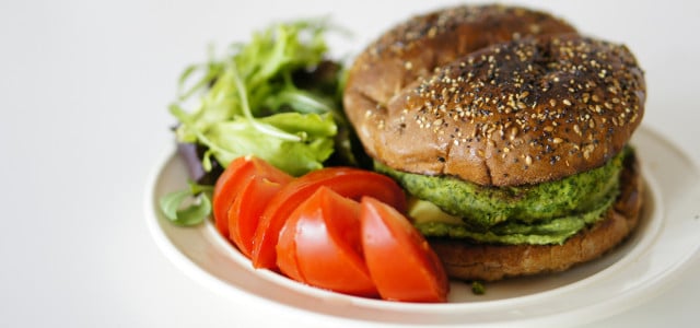 Fleischalternativen im Fokus: Warum die Mehrheit der Deutschen vegane Produktnamen unterstützt – und was das für Marken bedeutet (Filip Mishevski / Unsplash)