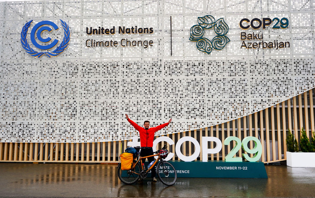 "Keinen einzigen Platten auf 5.000 Kilometern" - Deutscher fährt mit dem Rad zum Klimagipfel Ingwar Perowanowitsch in Baku