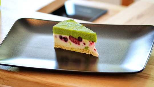 rohe-torte-mit-beeren-cc0-pixabay-danatentis-180727 Rohe Torte mit Beeren