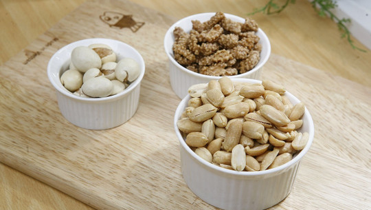 nuesse-cc0-pixabay-heecehil-190503 Nüsse