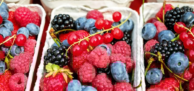 Frische Beeren haben im Herbst keine Saison